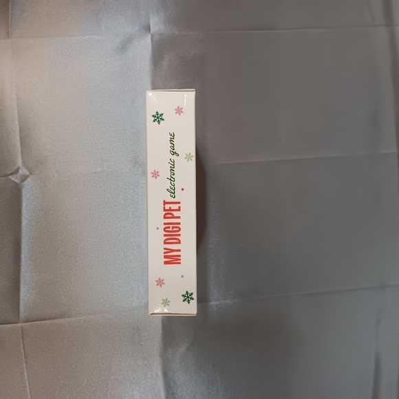 Digi Pet Electronic Digital Pet Keychain Game Red Over 100 Pets NEW SEALED 2024 - Picture 3 of 6